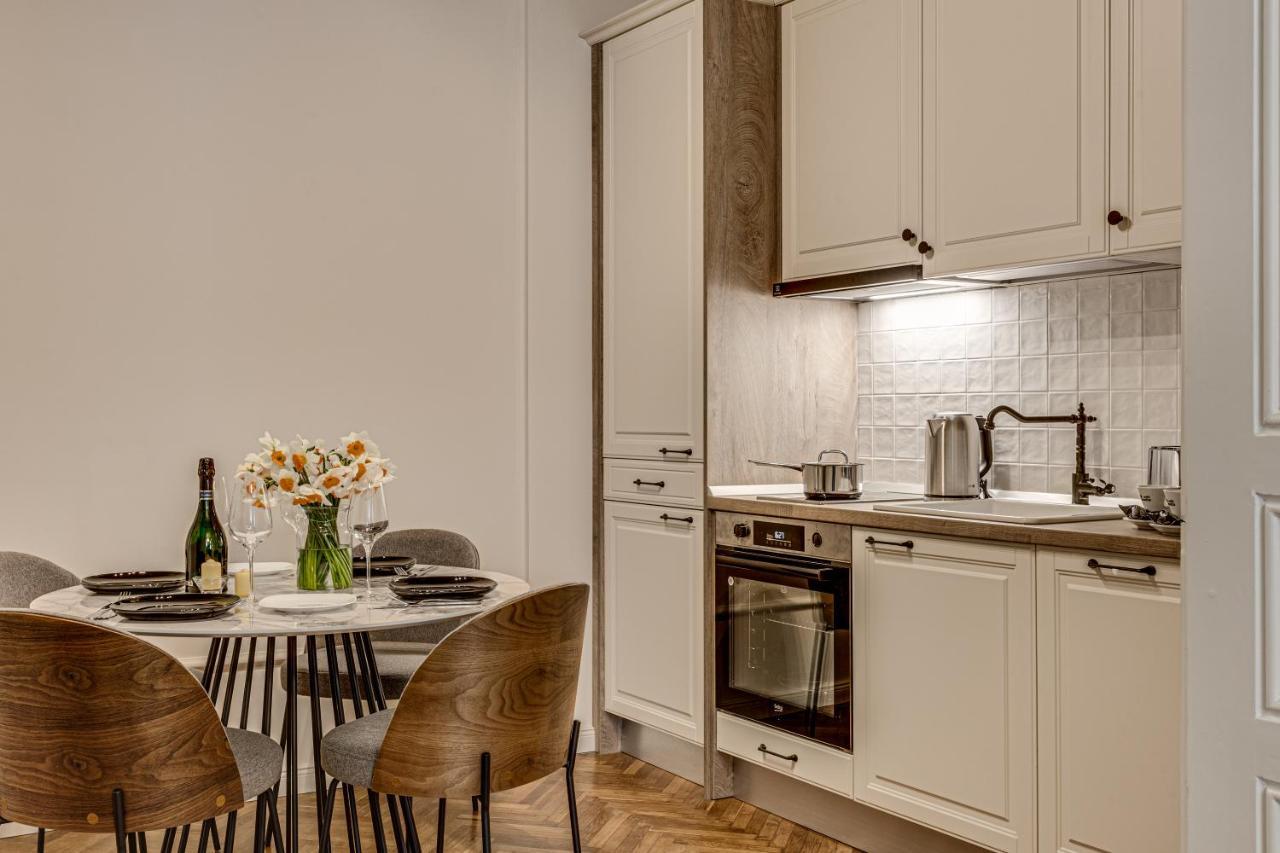 Central Family Apartment Arad Exteriör bild