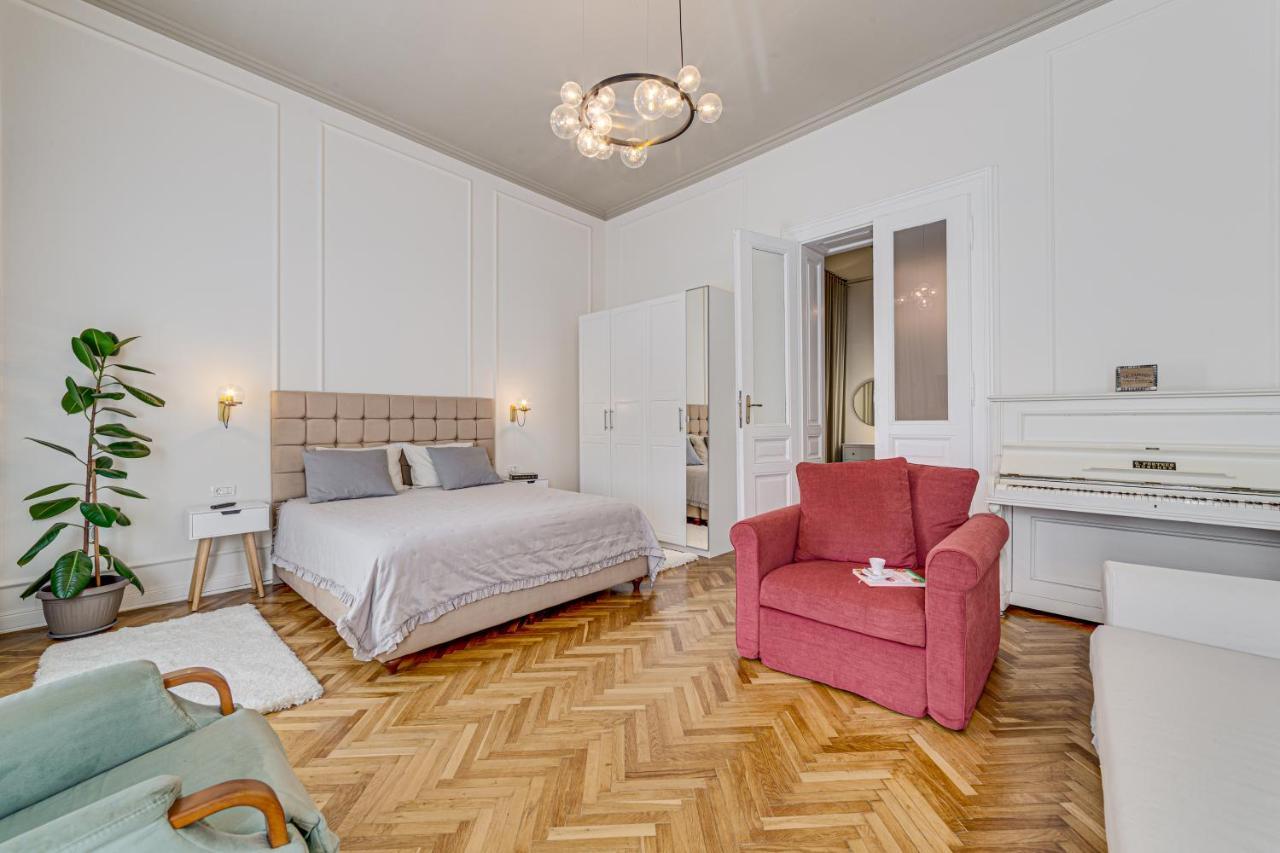 Central Family Apartment Arad Exteriör bild